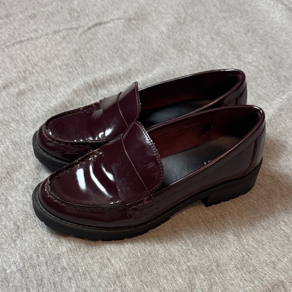 Old Navy Women's Glossy Maroon Loafers - Picture 2 of 9